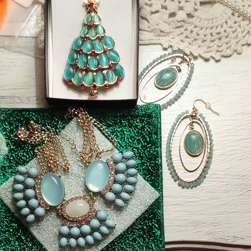 Aqua "Retro" Green Dangle earrings - Picture 8 of 9